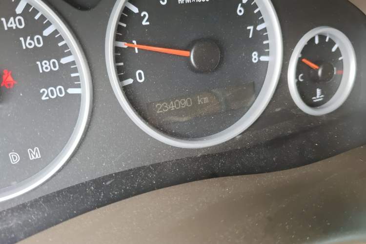 Used Buick GL8 2014 2.4L Classic Edition Odometer Close Up