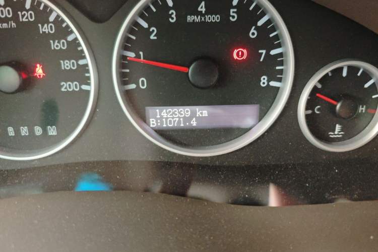 Used Buick GL8 2014 2.4L Classic Edition Odometer Close Up