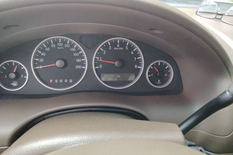 Used Buick GL8 2014 2.4L Classic Edition Odometer Close Up