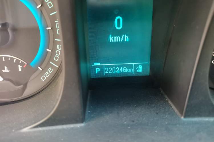 Used Buick GL8 2014 3.0L GT Luxury Business Haoya Edition Odometer Close Up