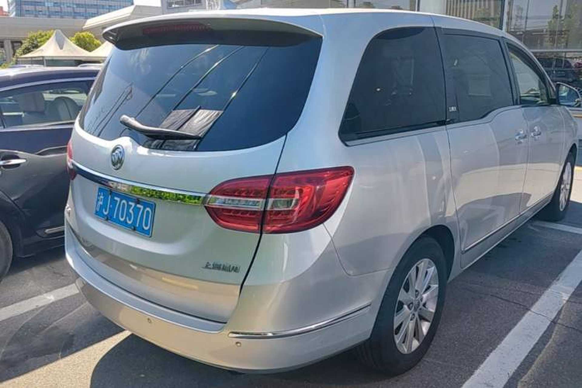 Used Buick GL8 2014 2.4L LT Luxury Business Executive Edition Rear Right 45 Deg