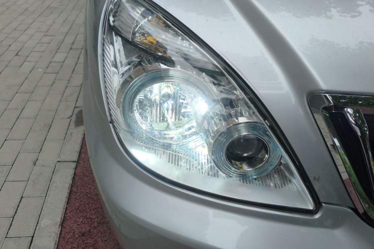 Used Buick GL8 2014 2.4L Comfort Edition Right Front Headlight