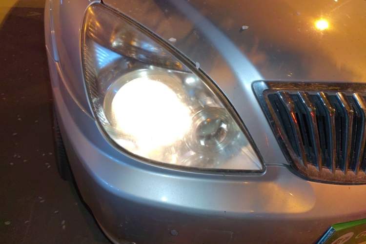 Used Buick GL8 2014 2.4L Classic Edition Right Front Headlight