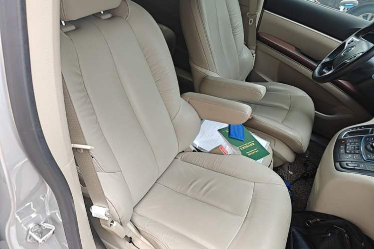 Used Buick GL8 2014 3.0L GT Luxury Business Haoya Edition Right Front Seat