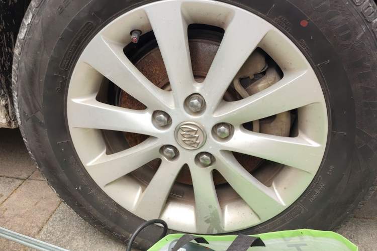 Used Buick GL8 2014 2.4L Classic Edition Right Front Wheel Hub