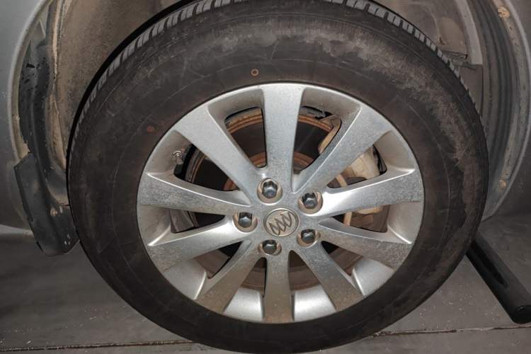 Used Buick GL8 2014 2.4L Classic Edition Right Front Wheel Hub