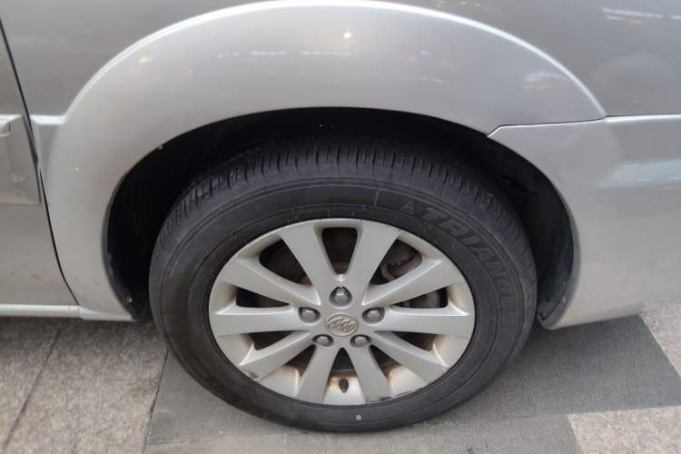 Used Buick GL8 2014 2.4L Executive Edition Right Front Wheel Hub
