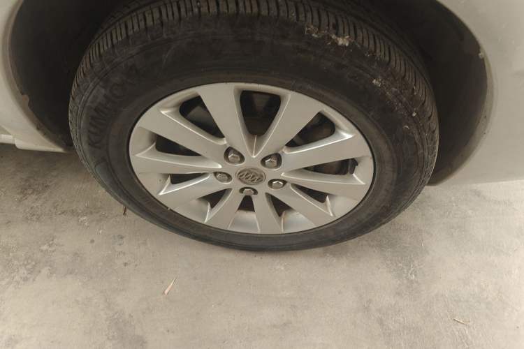 Used Buick GL8 2014 2.4L Classic Edition Right Front Wheel Hub