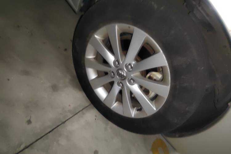 Used Buick GL8 2014 2.4L Classic Edition Right Front Wheel Hub
