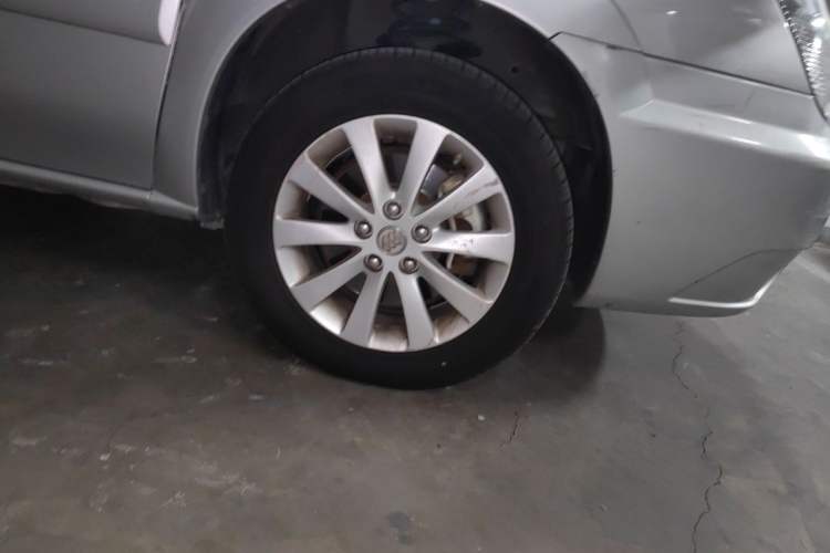 Used Buick GL8 2014 2.4L Executive Edition Right Front Wheel Hub
