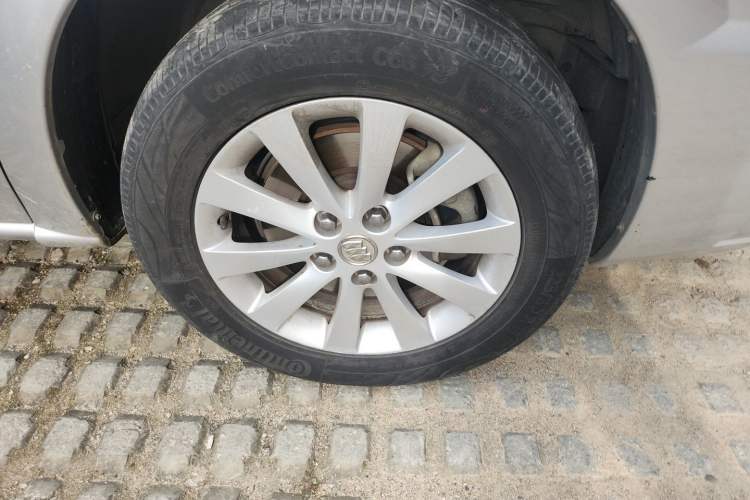 Used Buick GL8 2014 2.4L Classic Edition Right Front Wheel Hub