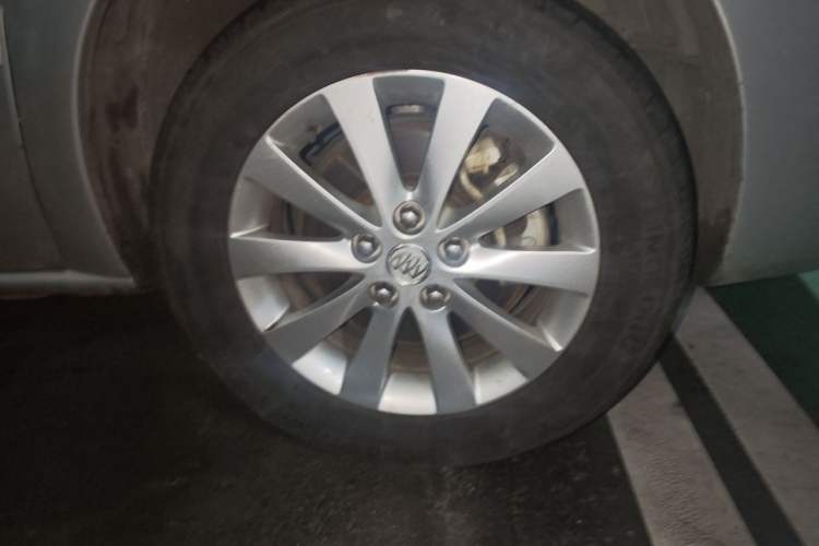 Used Buick GL8 2014 2.4L Classic Edition Right Front Wheel Hub