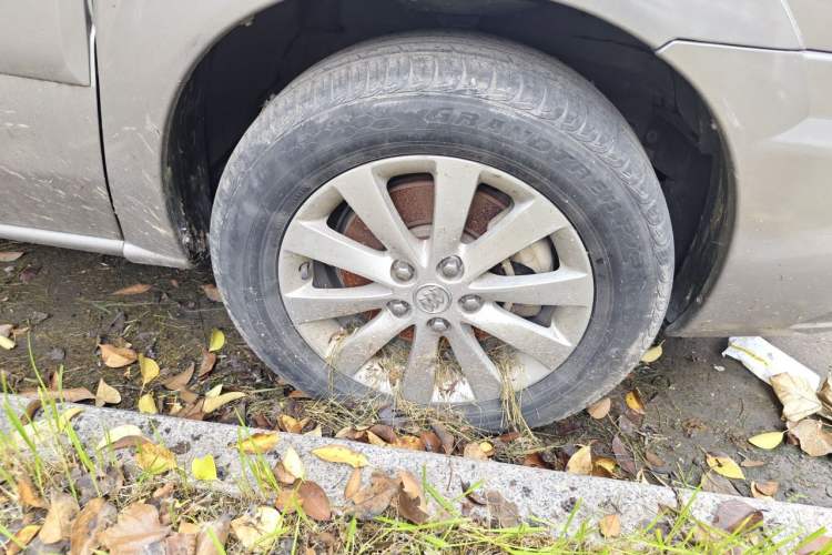 Used Buick GL8 2014 2.4L Classic Edition Right Front Wheel Hub