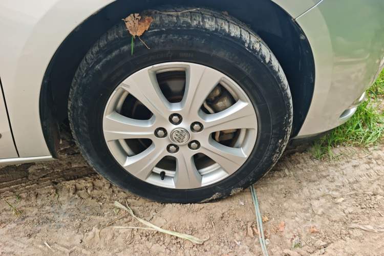 Used Buick GL8 2014 3.0L XT Luxury Business Flagship Edition Right Front Wheel Hub
