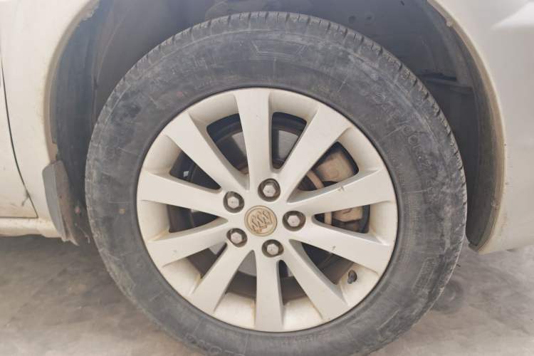 Used Buick GL8 2014 2.4L Comfort Edition Right Front Wheel Hub