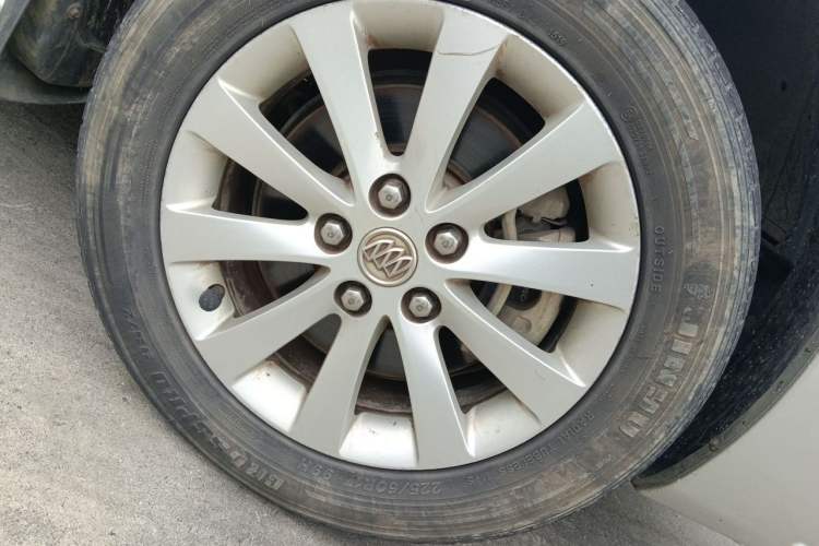 Used Buick GL8 2014 2.4L Classic Edition Right Front Wheel Hub