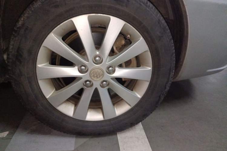 Used Buick GL8 2014 2.4L Classic Edition Right Front Wheel Hub