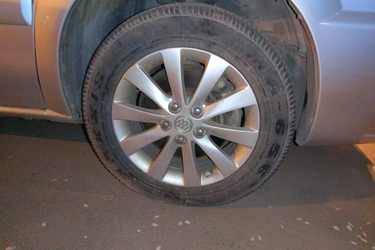 Used Buick GL8 2014 2.4L Classic Edition Right Front Wheel Hub