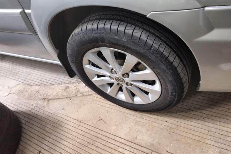 Used Buick GL8 2014 2.4L Classic Edition Right Front Wheel Hub
