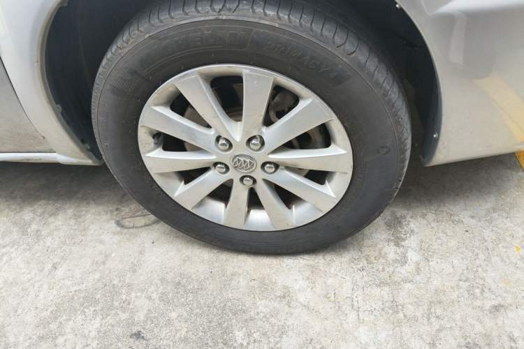 Used Buick GL8 2014 2.4L Classic Edition Right Front Wheel Hub