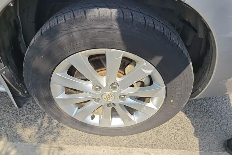 Used Buick GL8 2014 2.4L Classic Edition Right Front Wheel Hub