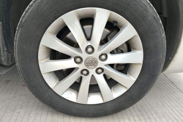 Used Buick GL8 2014 2.4L Classic Edition Right Front Wheel Hub