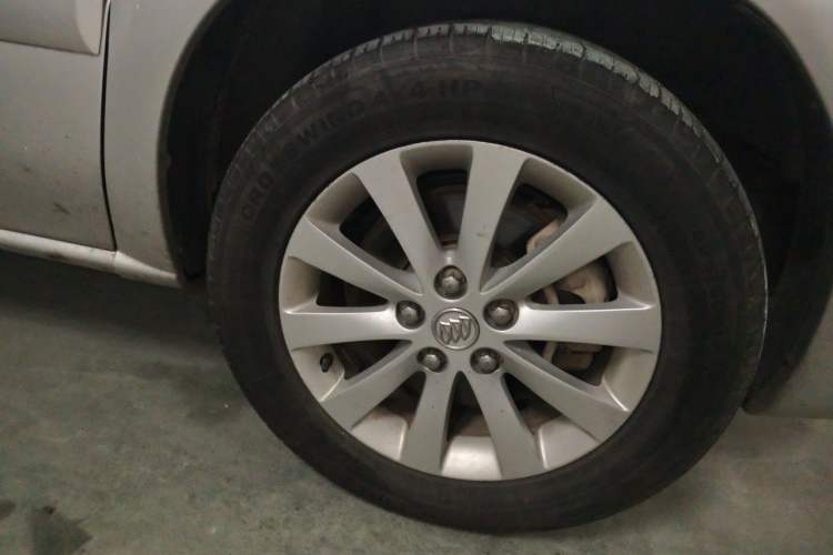 Used Buick GL8 2014 2.4L Classic Edition Right Front Wheel Hub