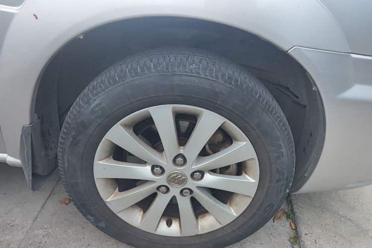 Used Buick GL8 2014 2.4L Executive Edition Right Front Wheel Hub