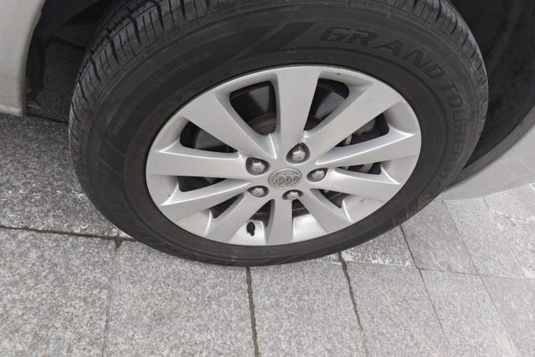 Used Buick GL8 2014 2.4L Classic Edition Right Front Wheel Hub