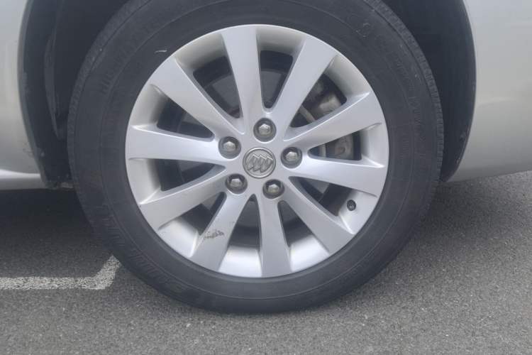 Used Buick GL8 2014 2.4L Classic Edition Right Front Wheel Hub