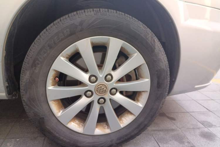 Used Buick GL8 2014 2.4L Executive Edition Right Front Wheel Hub