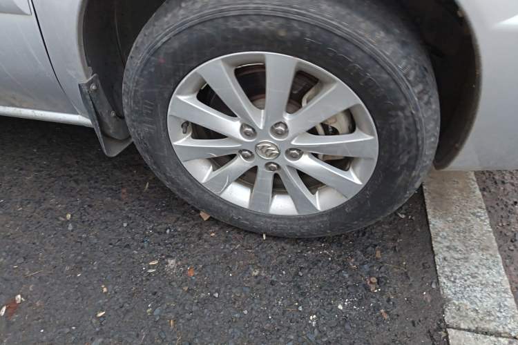 Used Buick GL8 2014 2.4L Classic Edition Right Front Wheel Hub