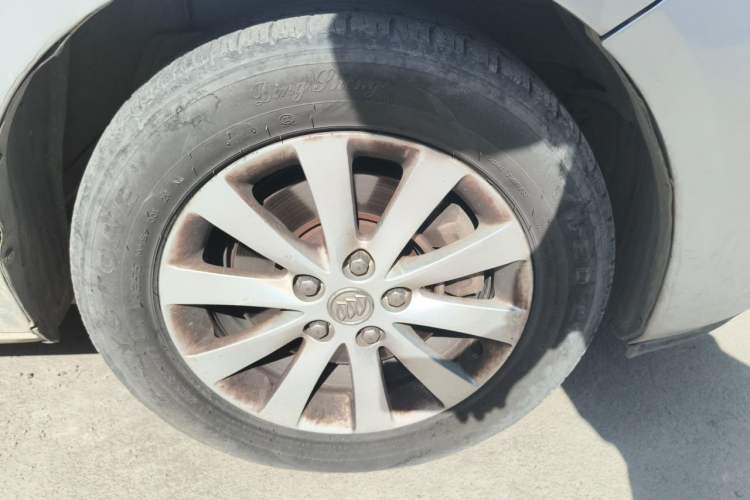 Used Buick GL8 2014 2.4L CT Luxury Business Comfort Edition Right Front Wheel Hub