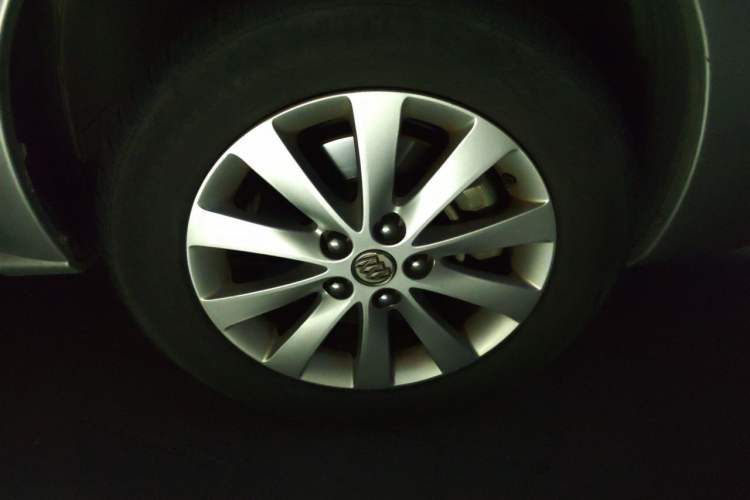 Used Buick GL8 2014 2.4L Classic Edition Right Front Wheel Hub