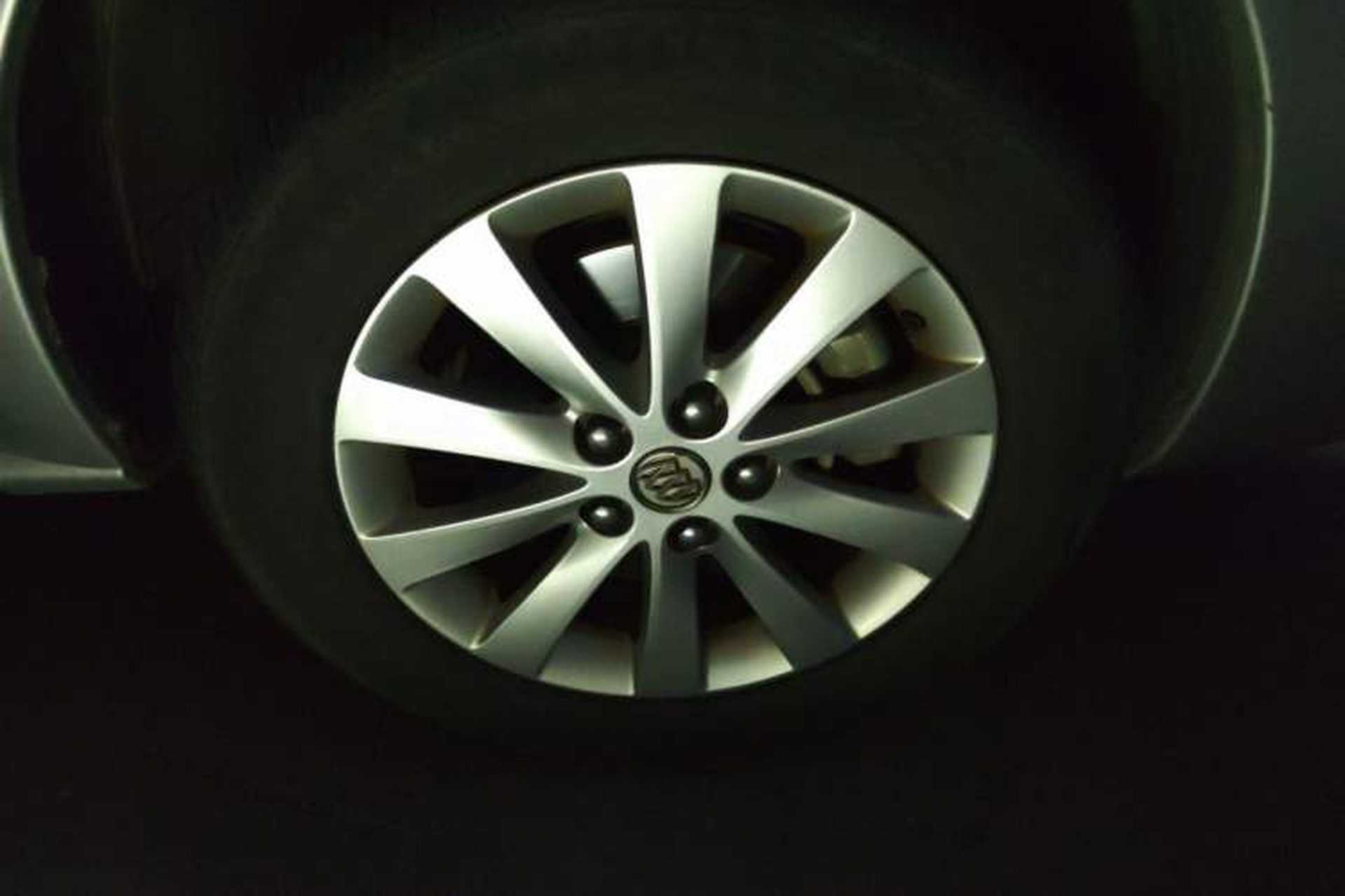 Used Buick GL8 2014 2.4L Classic Edition Right Front Wheel Hub