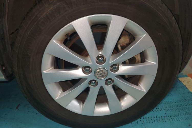 Used Buick GL8 2014 2.4L Classic Edition Right Front Wheel Hub