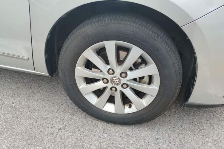 Used Buick GL8 2014 2.4L LT Luxury Business Executive Edition Right Front Wheel Hub