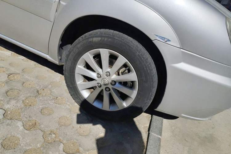 Used Buick GL8 2014 2.4L Classic Edition Right Front Wheel Hub