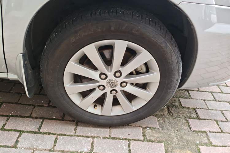 Used Buick GL8 2014 2.4L Classic Edition Right Front Wheel Hub