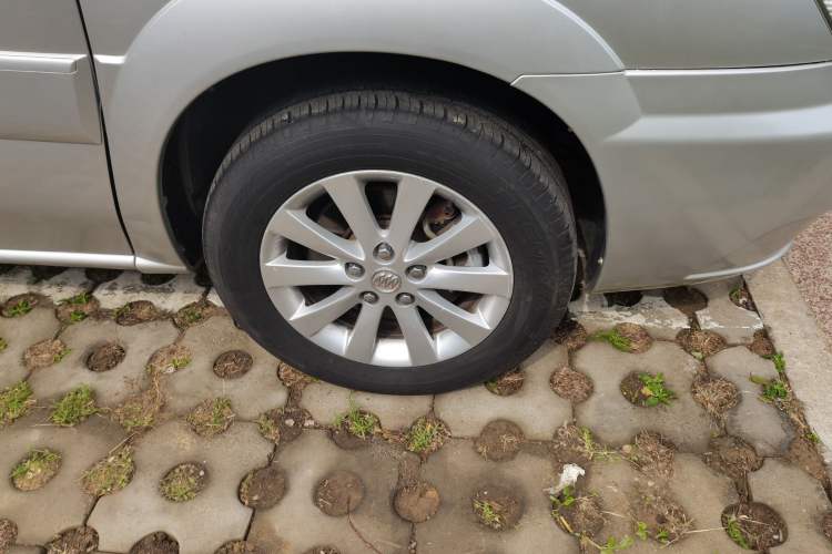 Used Buick GL8 2014 2.4L Classic Edition Right Front Wheel Hub