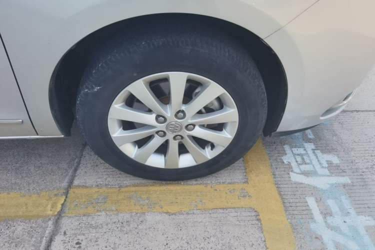 Used Buick GL8 2014 2.4L LT Luxury Business Executive Edition Right Front Wheel Hub