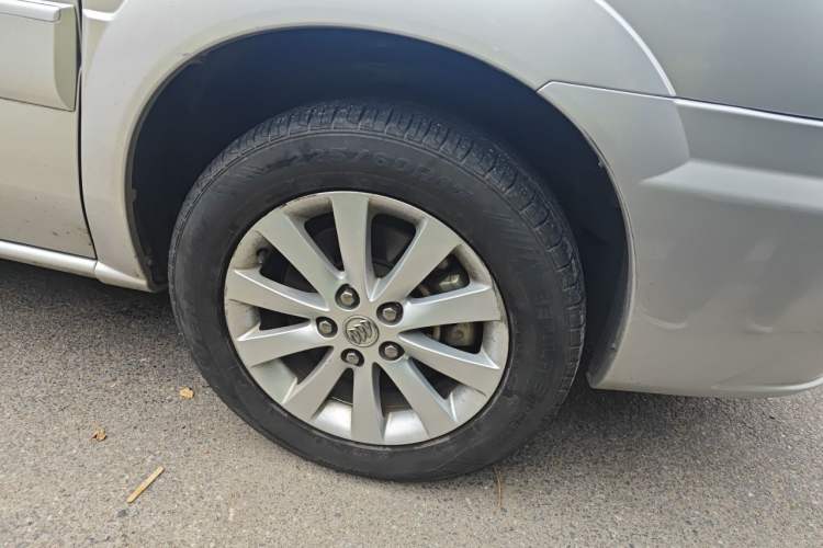 Used Buick GL8 2014 2.4L Comfort Edition Right Front Wheel Hub