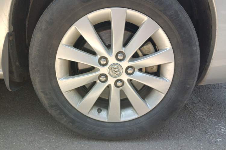 Used Buick GL8 2014 2.4L Classic Edition Right Front Wheel Hub