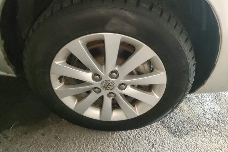 Used Buick GL8 2014 2.4L Classic Edition Right Front Wheel Hub