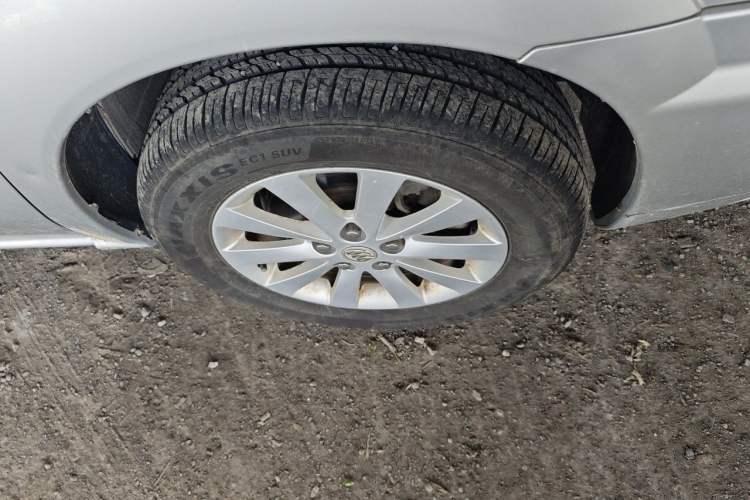 Used Buick GL8 2014 2.4L Classic Edition Right Front Wheel Hub