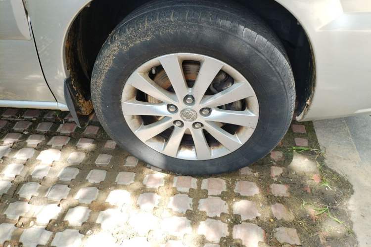Used Buick GL8 2014 2.4L Classic Edition Right Front Wheel Hub
