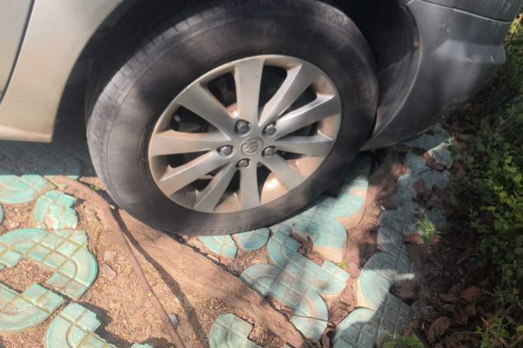 Used Buick GL8 2014 2.4L Comfort Edition Right Front Wheel Hub