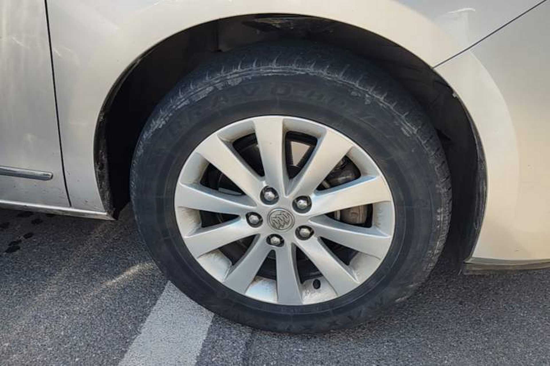 Used Buick GL8 2014 2.4L LT Luxury Business Executive Edition Right Front Wheel Hub