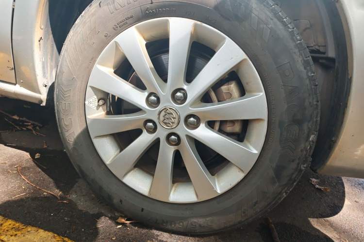 Used Buick GL8 2014 2.4L Classic Edition Right Front Wheel Hub