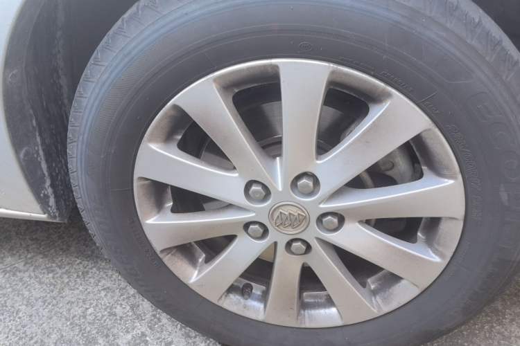 Used Buick GL8 2014 2.4L LT Luxury Business Executive Edition Right Front Wheel Hub